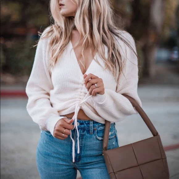 🔹New🔹Winter White Fuzzy Knit Sweater - Picture 1 of 5